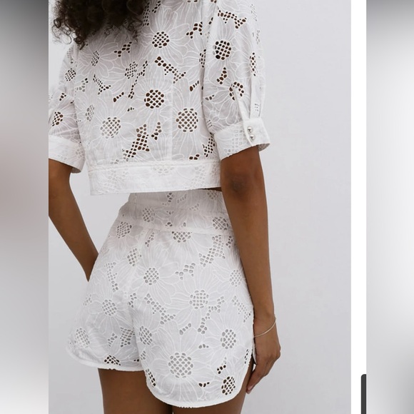 Multi-Button Embroidery Shorts Set - Picture 2 of 5